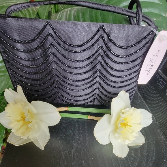 VICTORIA'S SECRET Tiny black Beaded purse. Nwt* - Picture 1 of 10